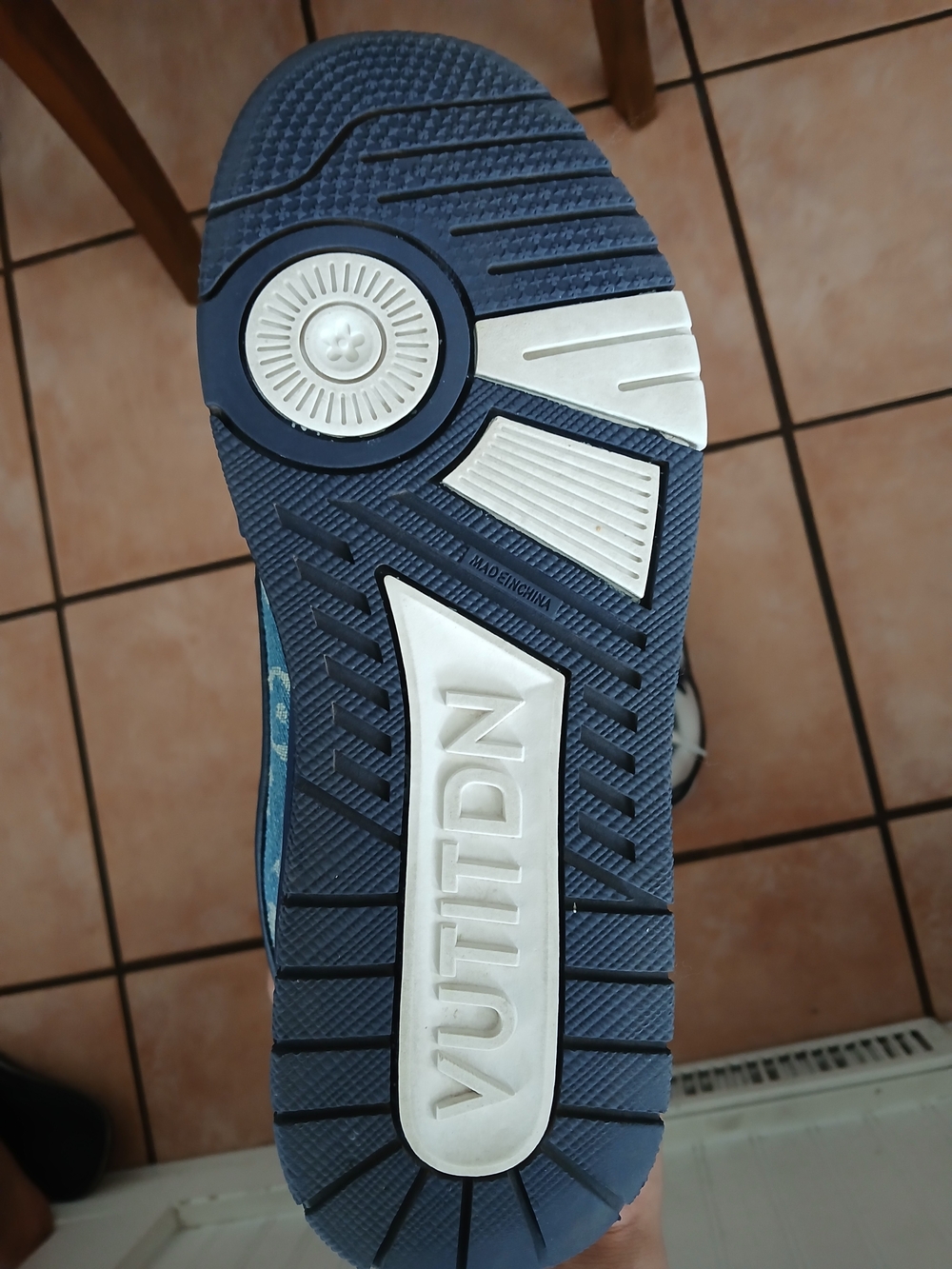 Louis Vuitton White & Blue Monogram Low-Top Sneakers - Picture 3 of 3
